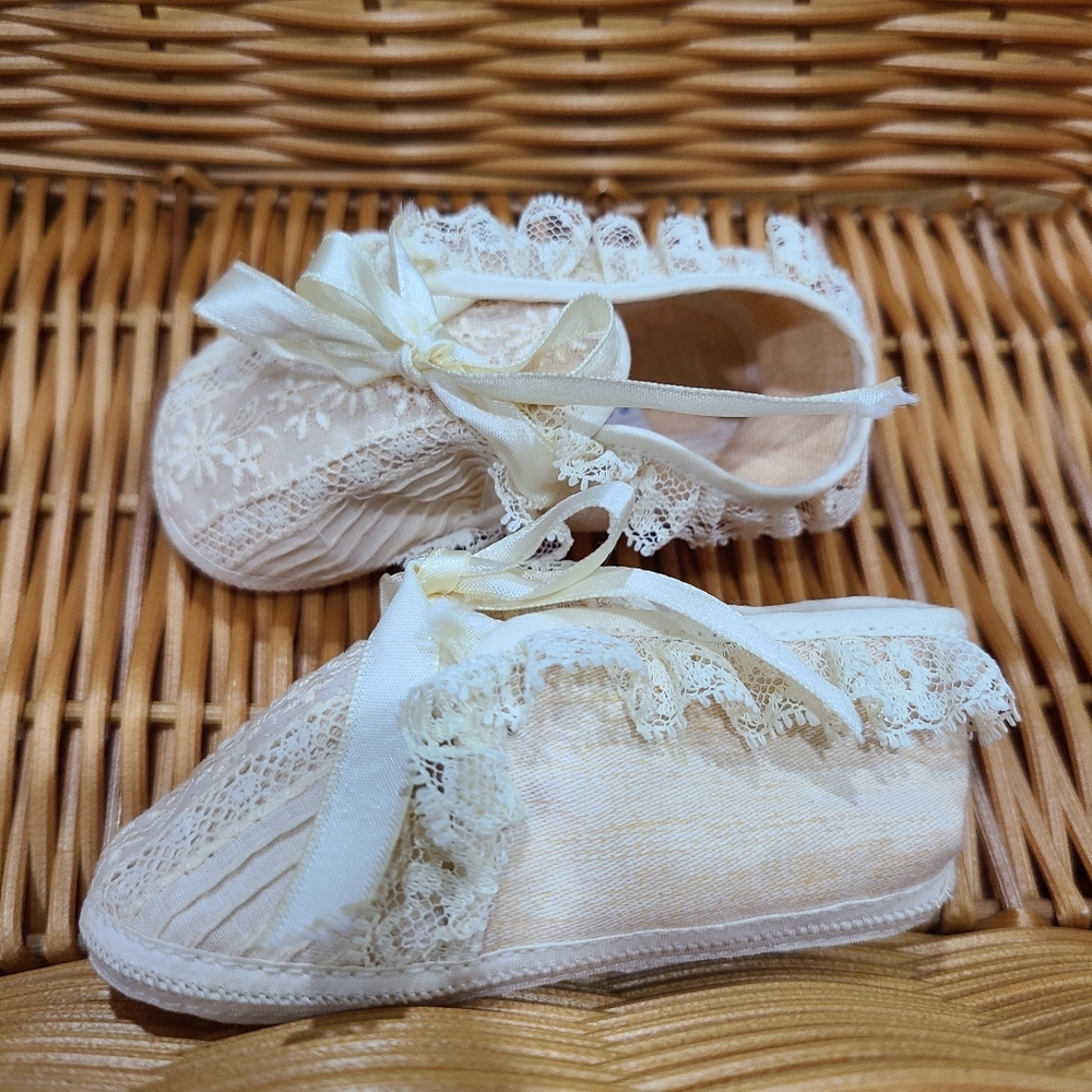 Vintage cream lace baby toddler infant crib shoes size 1